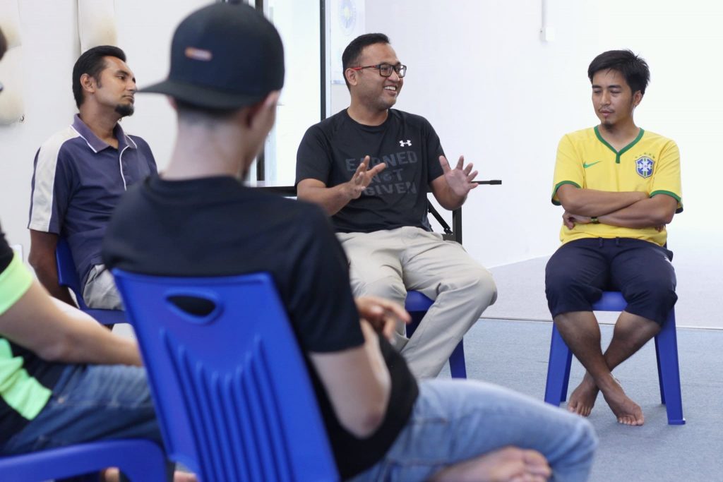 coach-sports-sitting-room-2-op