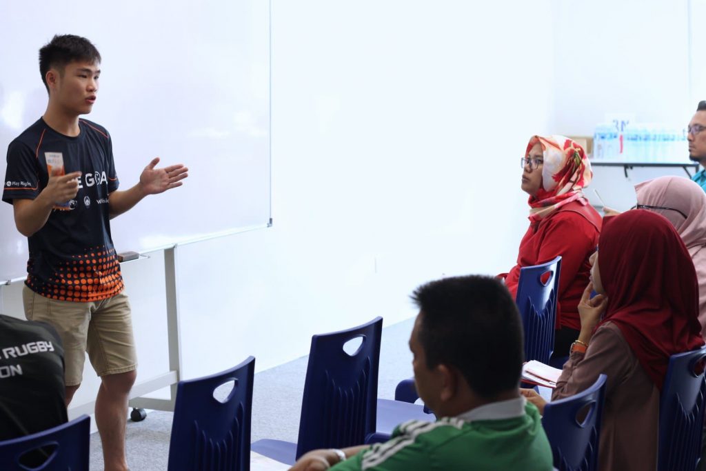 teach-train-group-room-op